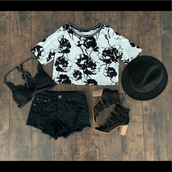 Abercrombie & Fitch Tops - Abercrombie and Fitch floral crop top size M